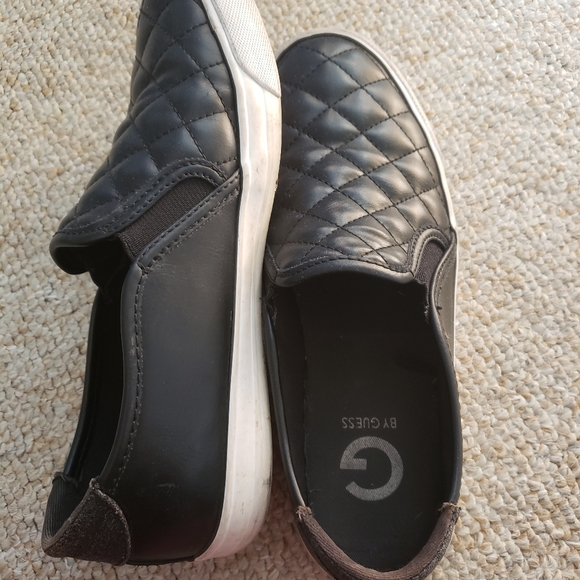 GUESS slide on black leather shoes - Picture 2 of 3